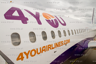 Airbus 320 nowej polskie linii czarterowej 4YouAirlines...