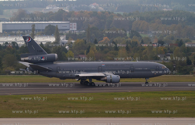 Port Lotniczy Gdansk. Nz. McDonnell Douglas KDC10 Krolewskich...
