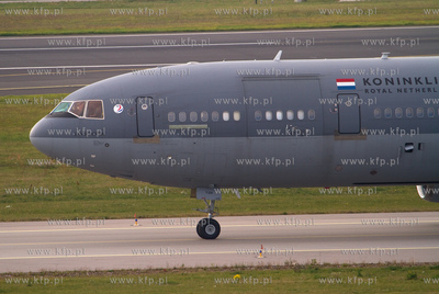 Port Lotniczy Gdansk. Nz. McDonnell Douglas KDC10 Krolewskich...