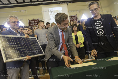 Slupsk. Greenpeace ufundowal budowe elektrowni slonecznej...