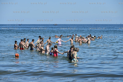 Sopot. Plaza. Okolo godz 13 do morza na wysokosci wejscia...