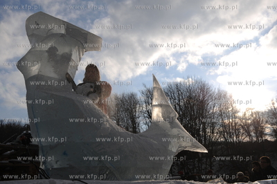 Gdynia, Bulwar Nadmorski. Festiwal rzezb lodowych....