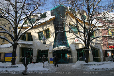 Zimowy Sopot, ul. Bohaterow Monte Cassino, krzywy dom.
22.01.2004
fot....