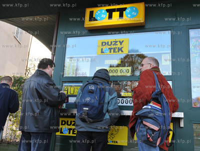 Kumulacja w Duzym Lotku. Kolektura na Targu Rakowym...