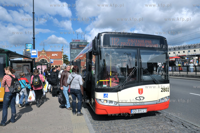 Przystanek autobusow ZKT na Podwalu Grodzkim przy dworcu...