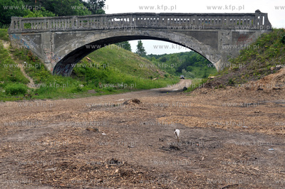 Dawny wiadukt kolejowy linii do Kokoszek polozony na...