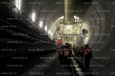 Zwiedzanie 400 m tunelu wierconego przez maszyne TBM...