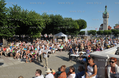 Sopot, Muszla Koncertowa przy Molo. Koncert poswiecony...