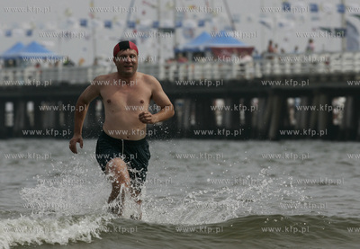 Sopot. Wyscig plywacki dookola mola. Nz prezydent Sopotu...