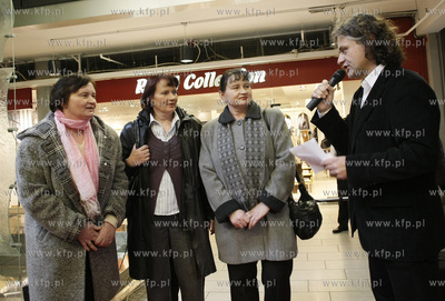 Gdansk. Centrum handlowe Manhattan. Premiera i promocja...