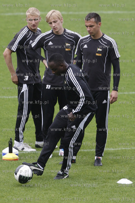 Gdansk. Emenuel Olisadebe trenuje z druzyna Lechii...