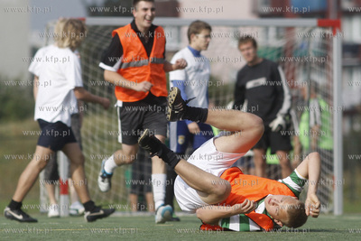 Gdansk Zaspa. Pilkarski turniej dzikich druzyn Do przerwy...