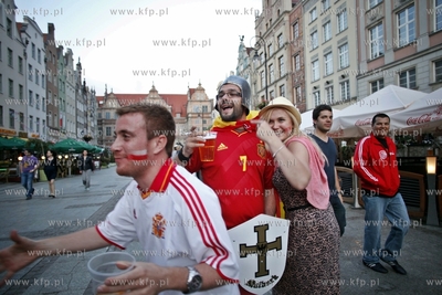 Hiszpanscy kibice opanowali  ul. Dluga i Dlugi Targ...