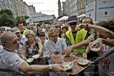 Gdansk, Dlugi Targ. Pomorskie smaki to pokazy przyrzadania...