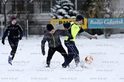 Gdansk Zaspa. Pilkarski turniej dzikich druzyn Do przerwy...