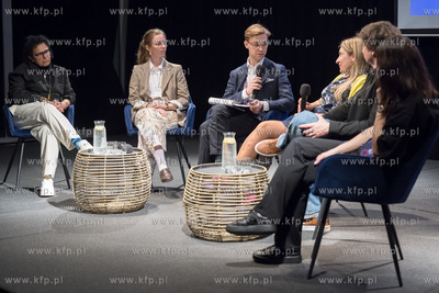 Spotkanie "Wojna obok nas. Historie odwagi, krzywdy,...