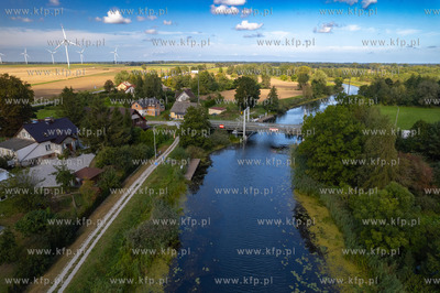 Pętla Żuławska. Zwodzony most nad Tugą w Żelichowie....