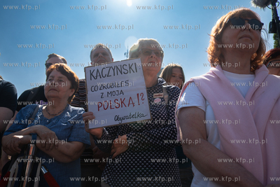 Gdańsk. Plac Solidarności. Symboliczne otwarcie bramy...