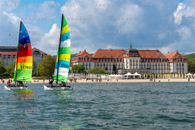 Sopot. Parada i wyścigi katamaranów przy sopockim...