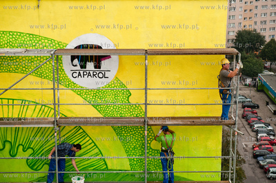 Gdansk. Zaspa. Pilotow 10. Demontaz rusztowania i odsloniecie...