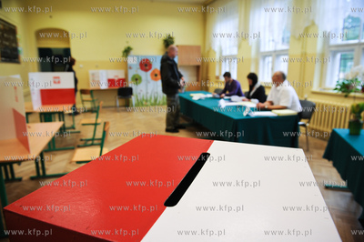 Gdansk. Obwodowa Komisja Wyborcza. Mieszkancy Gdanska...