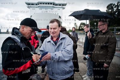Gdansk. Nowy Port. Start samotnej wyprawy kajakowej...