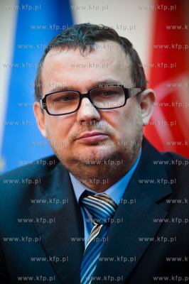 Gdynia. Gdynia. Biuro poselskie Leszka Millera. Konferencja...