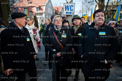 Gdansk. Pikieta osob solidarnych z Ukraina, zorganizowana...