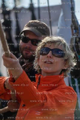 Gdynia. Basen Prezydenta. Uczestnicy Onko-Rejsu wyruszaja...