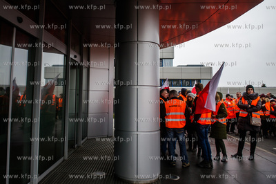Gdańsk. Protest pracowników Spółki Lotos Kolej,...
