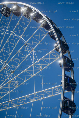 Gdynia. Pierwszy dzień funkcjonowania koła widokowego...