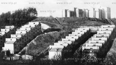 Budowa tarasowych szeregowcow na osiedlu Niedzwiednik...