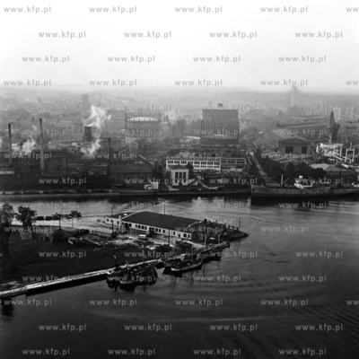 Ujscie Motlawy do Martwej Wisly w Gdansku, po lewej...