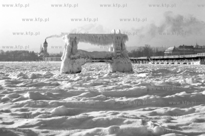 Plaża w Sopocie skuta lodem.  
26.01.1970
0002828z_styczen1970
Fot....
