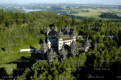 Budowa prywatnego zamku w Lapalicach na Kaszubach....