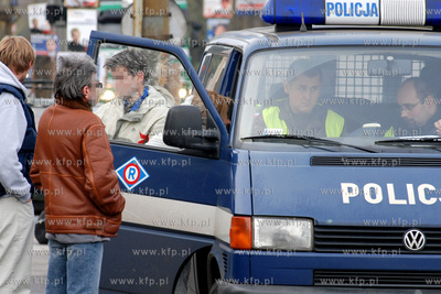 Wypadek drogowy na skrzyzowaniu ulic Morskiej i Swarzewskiej....