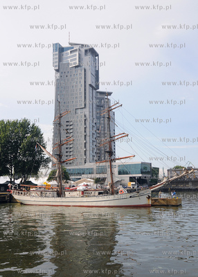 Gdynia w przeddzien Zlotu Zaglowcow - The Tall Ships...