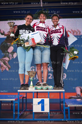 Pierwszy Maraton Sierpniowy w Gdansku. Nz. Finalistki...