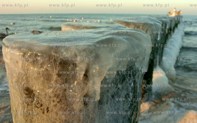 Zimowo lodowa plaza w Ustce. 17.01.2010 r. Fot. Arturo...