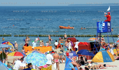 Gorace klimaty na plazy w Kolobrzegu.
11.07.2010
fot....