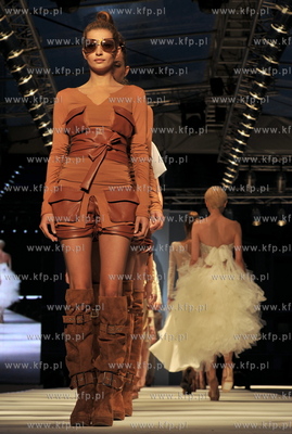 Plac Zdrojowy k. molo w Sopocie. Sopot Fashion Days...