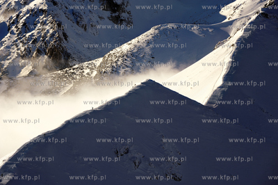 Tatry, Kasprowy. NZ. widok z  Kasprowego na gran z...