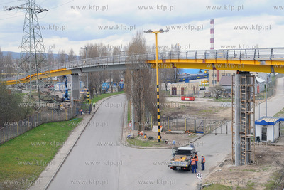 Prace wykonczeniowe estakady rowerowej wzdluz Estakady...