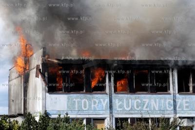 Pozar pustostanu na ulicy Hallera w Gdansku. Pozar...