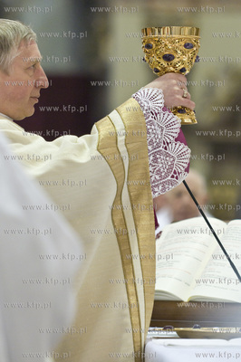 Msza Krzyzma w katedrze pelplinskiej sprawowana przez...