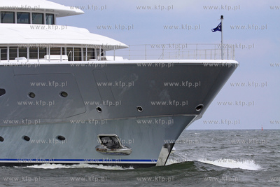 W gdanskim porcie, przy nabrzezu Obroncow Westerplatte,...