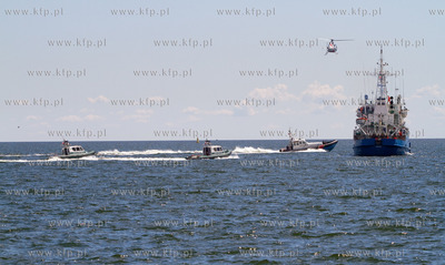 Gdynia ,akwen miedzy wejsciem poludniowym Portu Gdynia...