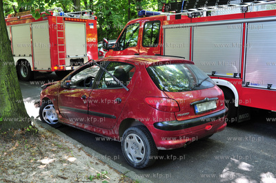 Sopot. Ul. Sepia. Wypadek samochodu Peugeot 206.  Samochod...