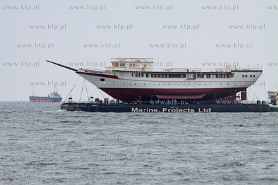 Transport kadluba do portu wewnetrzego w Gdansku szkolnego...