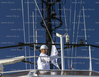 SD Tempest, holownik typu RotorTug z trzema pędnikami...